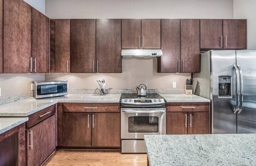 George Washington University Apartment | Walk to National Mall | Rooftop Grilling & Lounge | nr DuPot Circle
