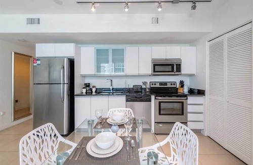 North Beach Apartment | Walk to North Beach Retail Plaza | Free Wifi & Beach Acess | South Florida