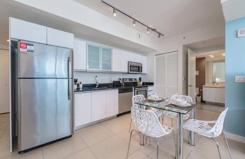 North Beach Apartment | Walk to North Beach Retail Plaza | Free Wifi & Beach Acess | South Florida