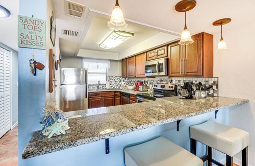 Ocean View Halifax Estates Condo | Walk to Ocean: Daytona Beach Shores Condo w/Pool!