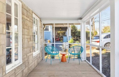 Oakhurst House | Walk to Oakhurst Village Decatur LOCAL