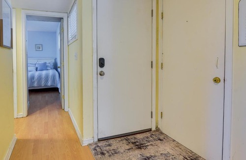 Myrtle Beach Apartment | Walk to Ocean Myrtle Beach Retreat with Pool Access