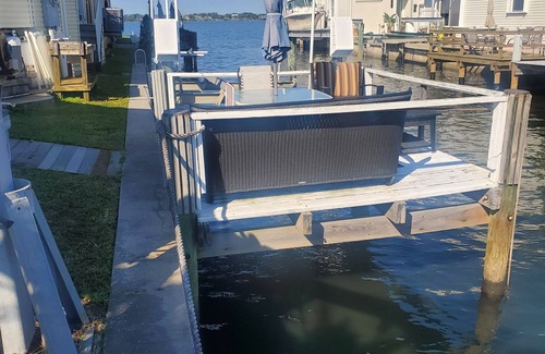 Nettles Island House | Walk to ocean on canal great views