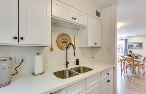 Biloxi Apartment | Walk to Ocean Springs Beach: Condo w/Pool!