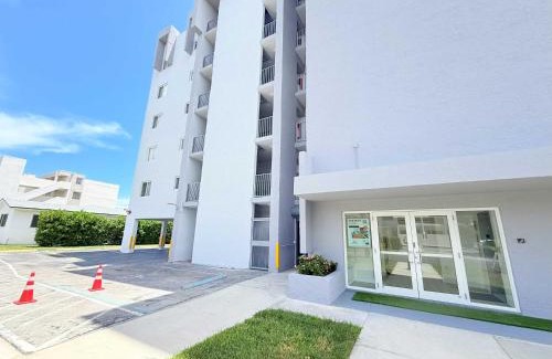 Eastern Shores Apartment | Walk To Ocean Waterfront Views Parking Free