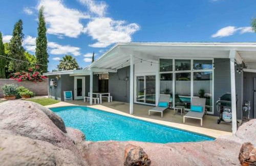 Western Villa House | Walk To Old Town, Free Heated Pool W Waterfall