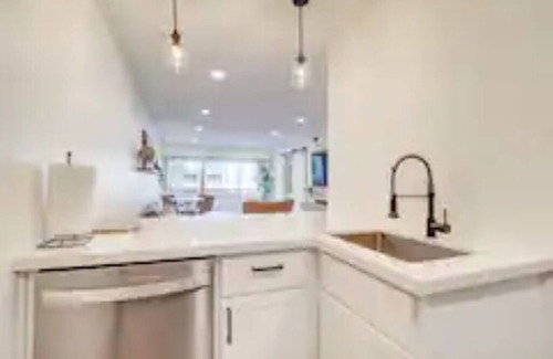 Entertainment District Condo | Walk to Old Town. Heated Pool. Hot Tub. Gym.