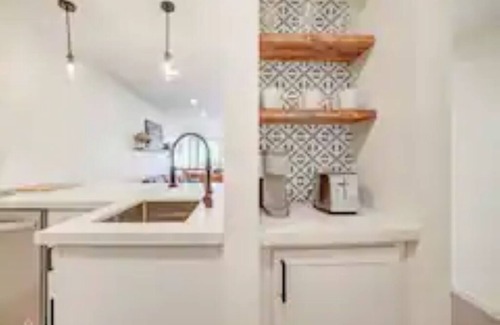 Entertainment District Condo | Walk to Old Town. Heated Pool. Hot Tub. Gym.