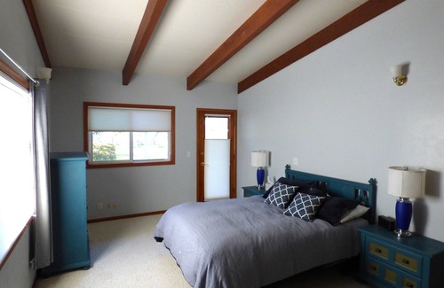 Corvallis House | WALK to OSU: Charming single-level mid-century ranch in Corvallis