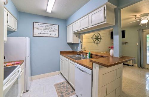 Corpus Christi Apartment | Walk to Padre Beach Studio with Hot Tub Access
