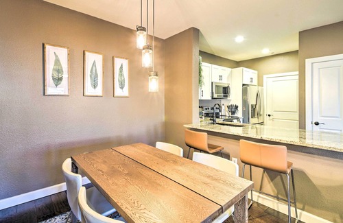 Camelback East Condo | Walk to Papago Park: Phoenix Condo w/Pool Access!