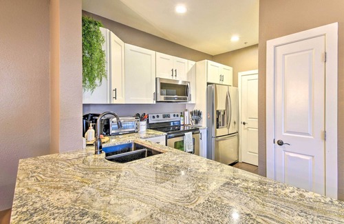 Camelback East Condo | Walk to Papago Park: Phoenix Condo w/Pool Access!