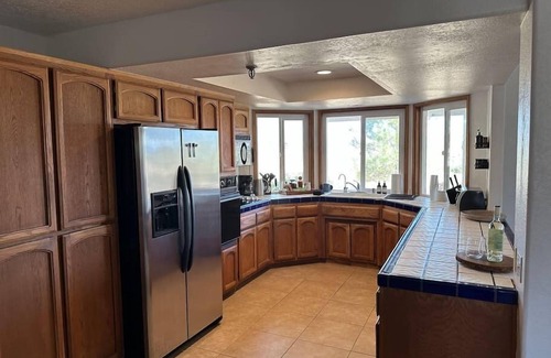 Pioneertown House | Walk to Pappys, Mountain Views, Hot Tub, Soaking Pool · Cosmic Cowboy