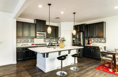 Tracy House | Walk to Parks Mountain House Retreat with Patio!
