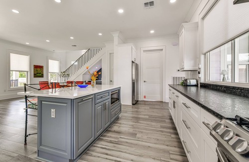 Pass Christian Cottage | Walk to Pass Christian Beach: Stunning Family Home