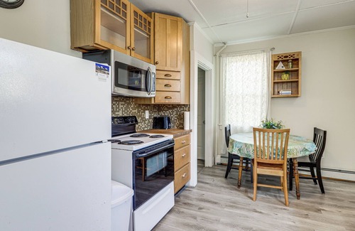 Old Orchard Beach Apartment | Walk to Pier & Ocean: Apt in Old Orchard Beach!