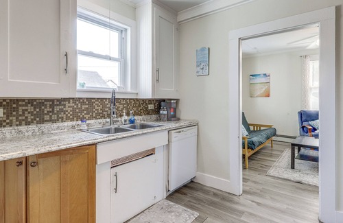 Old Orchard Beach Apartment | Walk to Pier & Ocean: Apt in Old Orchard Beach!