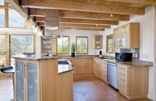Northeast Santa Fe Condo | Walk to Plaza & Canyon Rd, Sunny and Bright! Perfect for family and friends!