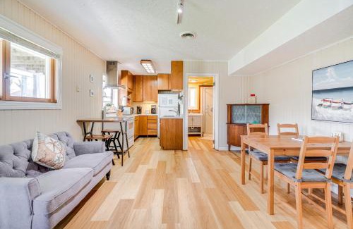 Half Moon Bay Apartment | Walk to Poplar Beach Cozy Coastal Getaway with Yard