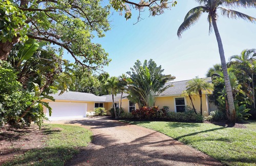 South Beach House | Walk to private beach Heated pool Kayaks bikes quiet tropical back yard