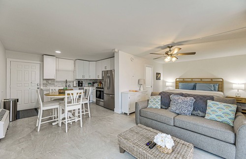 Bonita Springs Apartment | Walk to Public Beach Access: Bonita Springs Gem!
