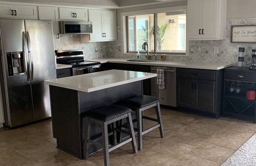 Paradise Valley Village House | Walk to PV Mall. 10 min to Waste Management and Old Town. Quiet Neighborhood!