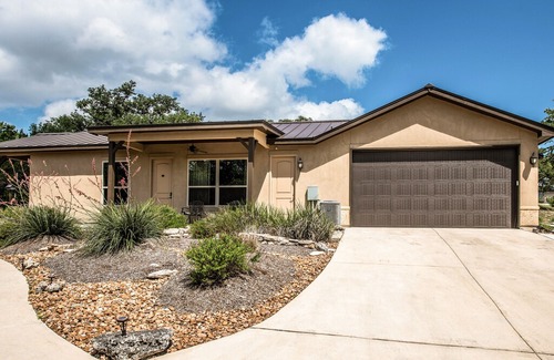 Spring Branch House | Walk to Remi's Ridge & Hayes Hollow! Century Oak Casita - Near Canyon Lake