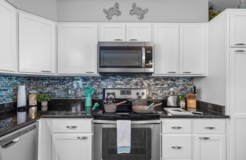 Deep Hole House | Walk to Restaurants & Attractions-Linens Included! Book your Beach Vacation Now!