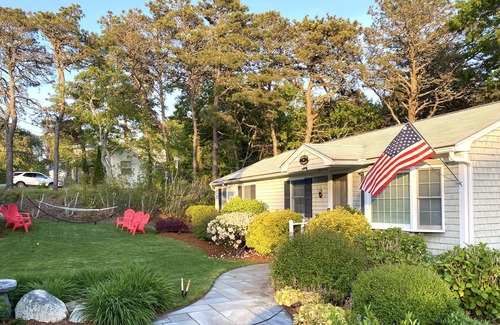West Chatham House | Walk to Ridgevale Beach in 7 minutes, Central Air, Beautiful yard Fast Internet