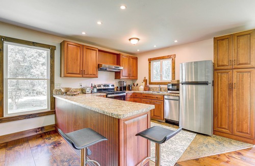 Finesville Cottage | Walk to River: Couple’s Retreat in Kintnersville!