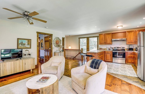 Finesville Cottage | Walk to River: Couple’s Retreat in Kintnersville!