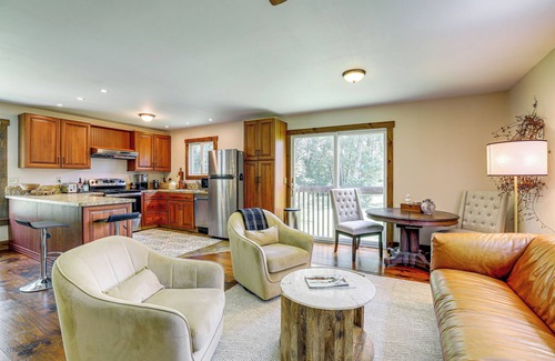 Finesville Cottage | Walk to River: Couple’s Retreat in Kintnersville!