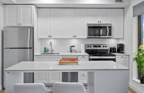 Bridgeland Apartment | Walk to Saddledome| Cgy Tower View | Rooftop Patio