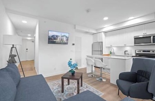 Bridgeland Apartment | Walk to Saddledome| Cgy Tower View | Rooftop Patio