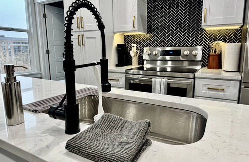 Downtown Salt Lake City House | Walk to Salt Palace, Delta Ctr, Temple Square and all of downtown! - VIEWS!