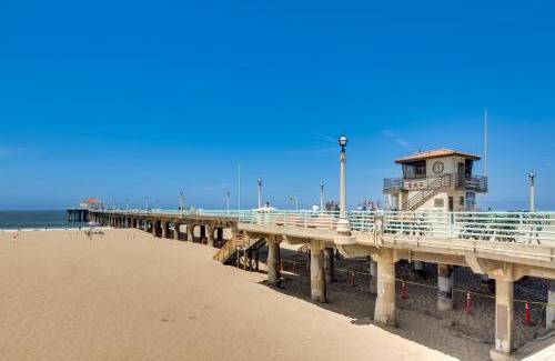 Sand Section Apartment | Walk to Sand and Surf - Bright Manhattan Beach Apt!