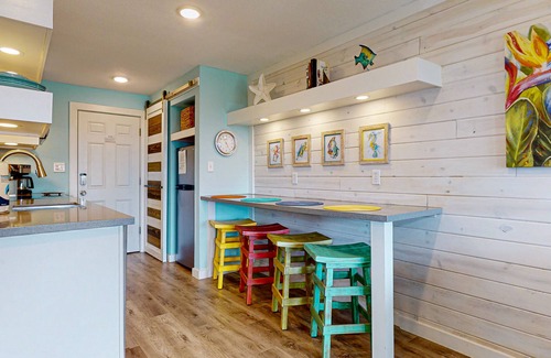 Port Aransas Condo | Walk to Sandfest, Shared Pools, Boardwalk to the Beach