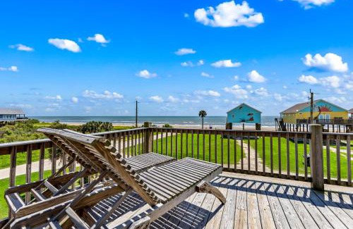Port Bolivar House | Walk to Sea! Spacious Beachfront w 7BR! Sleeps 28!