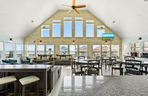 Port Bolivar House | Walk to Sea! Spacious Beachfront w 7BR! Sleeps 28!