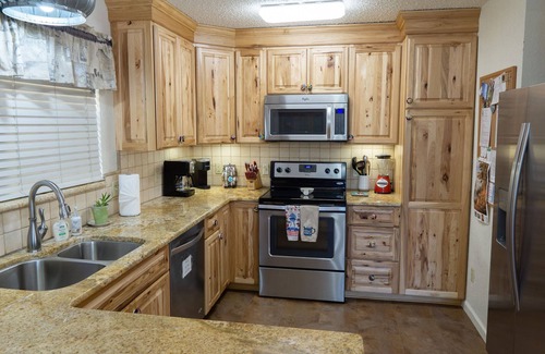 Ruidoso Cabin | *Walk to shops*Hottub*Grill*WIFI
