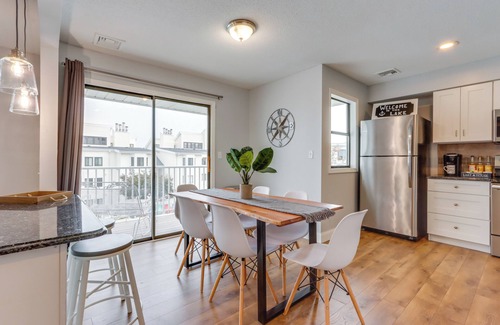 Osage Beach Condo | Walk to Shops & Lake: Pool-View Osage Beach Unit