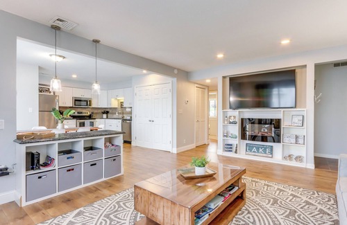 Osage Beach Condo | Walk to Shops & Lake: Pool-View Osage Beach Unit