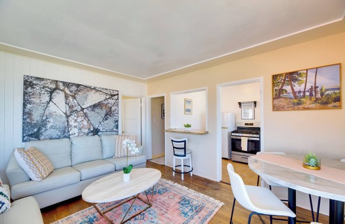 Sand Section Apartment | Walk to Shore: Ocean-View Manhattan Beach Apt!