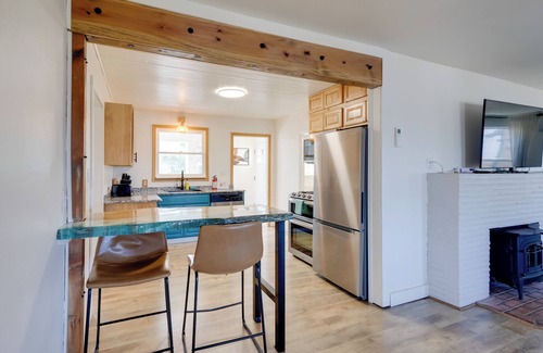 Rockaway Beach House | Walk to Shore: Rockaway Beach Retreat w/Hot Tub!