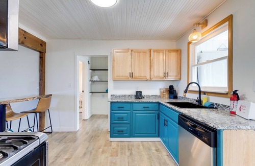 Rockaway Beach House | Walk to Shore: Rockaway Beach Retreat w/Hot Tub!