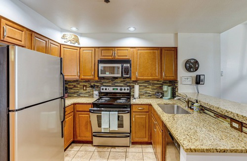 Purgatory Condo | Walk to Ski Lift: Condo w/Hot Tub in Durango!