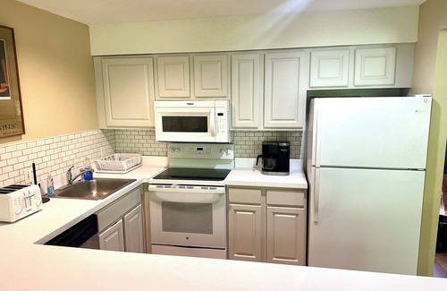 West Dover House | Walk to Ski Lifts with Perfect Location! 3 Bedroom Townhome plus Loft.