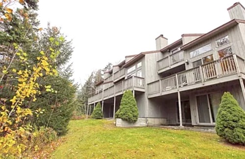 West Dover House | Walk to Ski Lifts with Perfect Location! 3 Bedroom Townhome plus Loft.