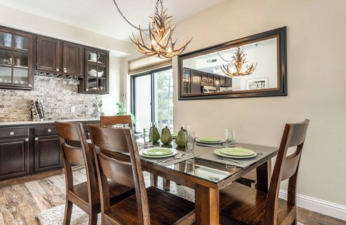 Mammoth Lakes Condo | Walk to Ski, Silver Bear w/Pool & Spa 625