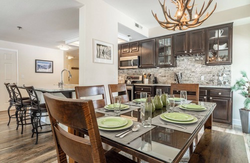 Mammoth Lakes Condo | Walk to Ski, Silver Bear w/Pool & Spa 625